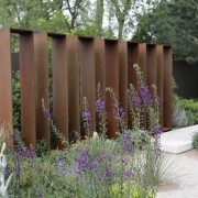 modernes Gartenkunstwerk