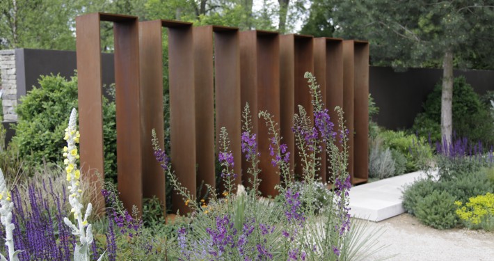 modernes Gartenkunstwerk