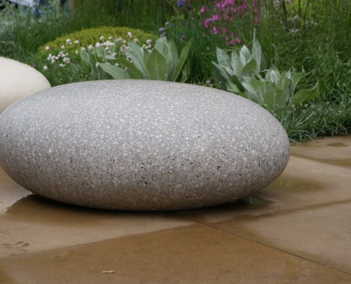 kiesflächen-grosse-kieselsteine