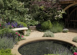 Moderne Materialien Großzügige Kiesflächen