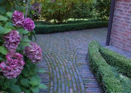 hochkant verlegte Klinker mit historischem Steinmaterial in Uelzen