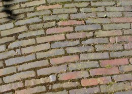 Verlegung mit professionellem Steinsetzer für gebrauchte Pflastersteine