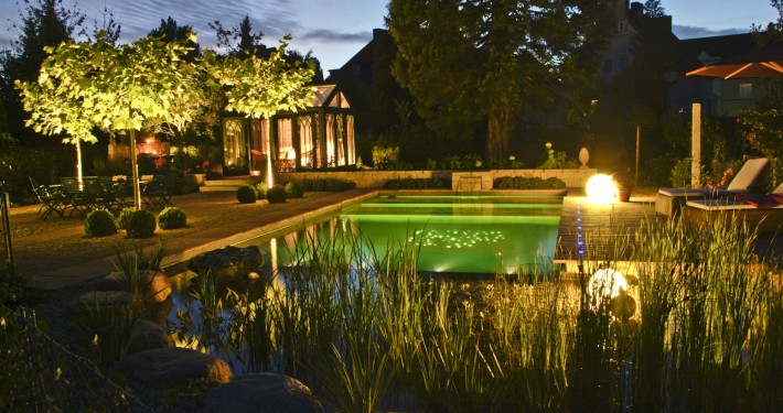 Indirekte Gartenbeleuchtung im Wasser und für Pflanzen, da sind wir professionell
