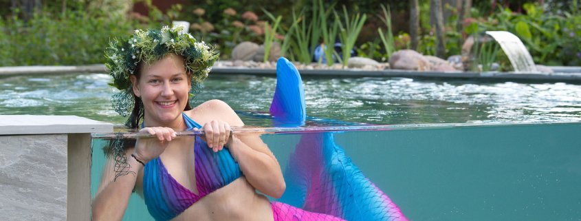 Meerjungfrau im Naturpool